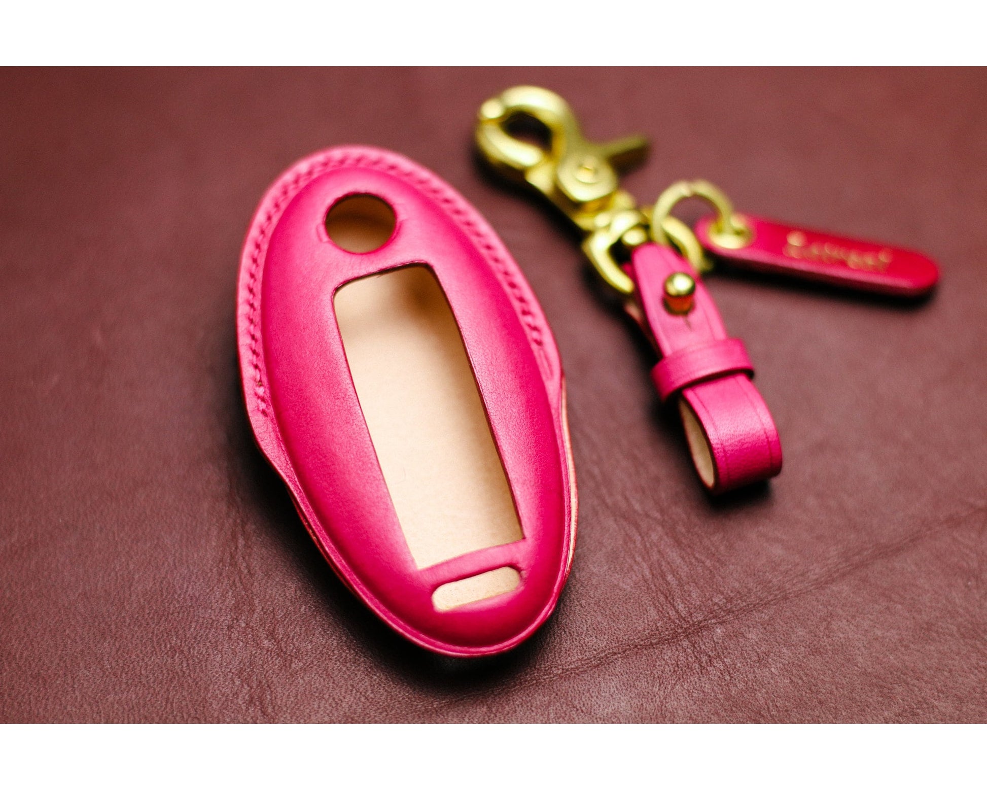 Leather key fob cover for Nissann Kicks Teana X-Trail Rogue Maxima Murano Altima 370Z Versa Sentra Pathfinder Armada Juke GT-R Cube Leaf