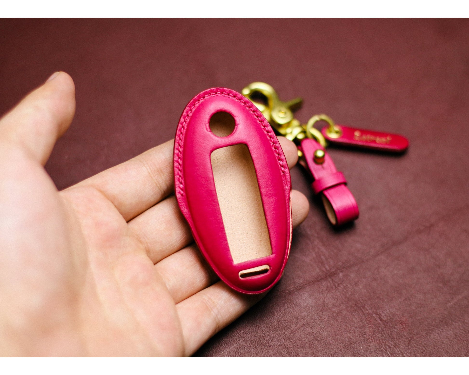 Leather key fob cover for Nissann Kicks Teana X-Trail Rogue Maxima Murano Altima 370Z Versa Sentra Pathfinder Armada Juke GT-R Cube Leaf