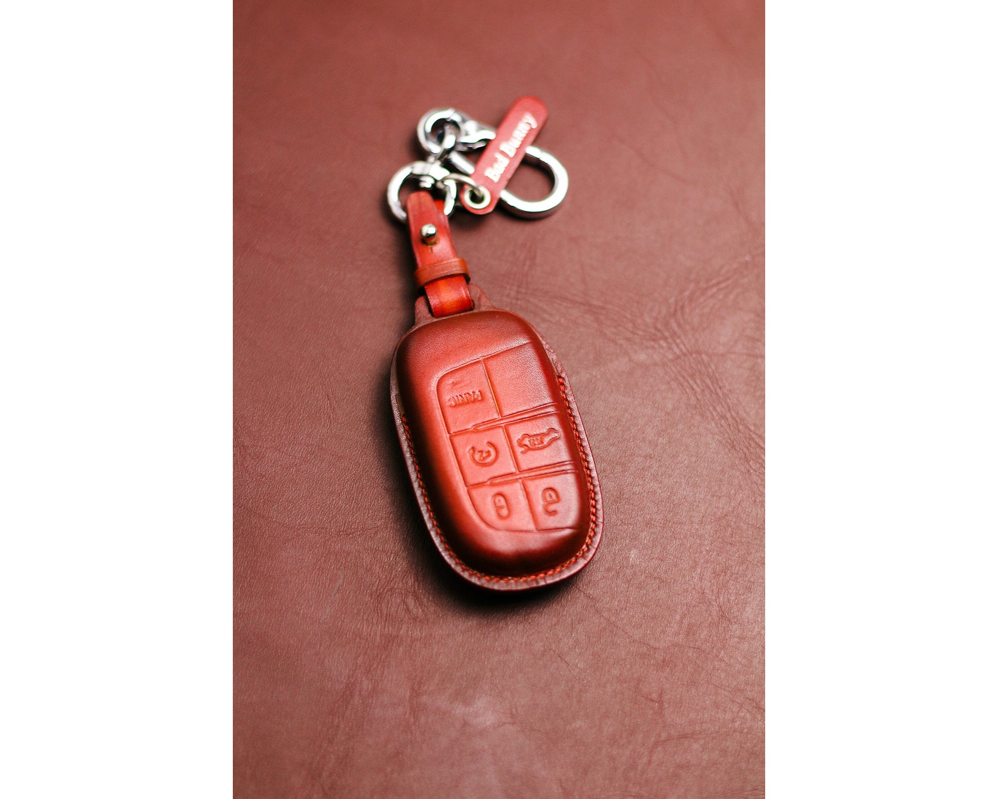 Custom Leather key fob cover for Grand Cherokee Compass Chryslerr 300 200 Dodgee Challenger Charger Dart Durango Car Accessories for Dodgee