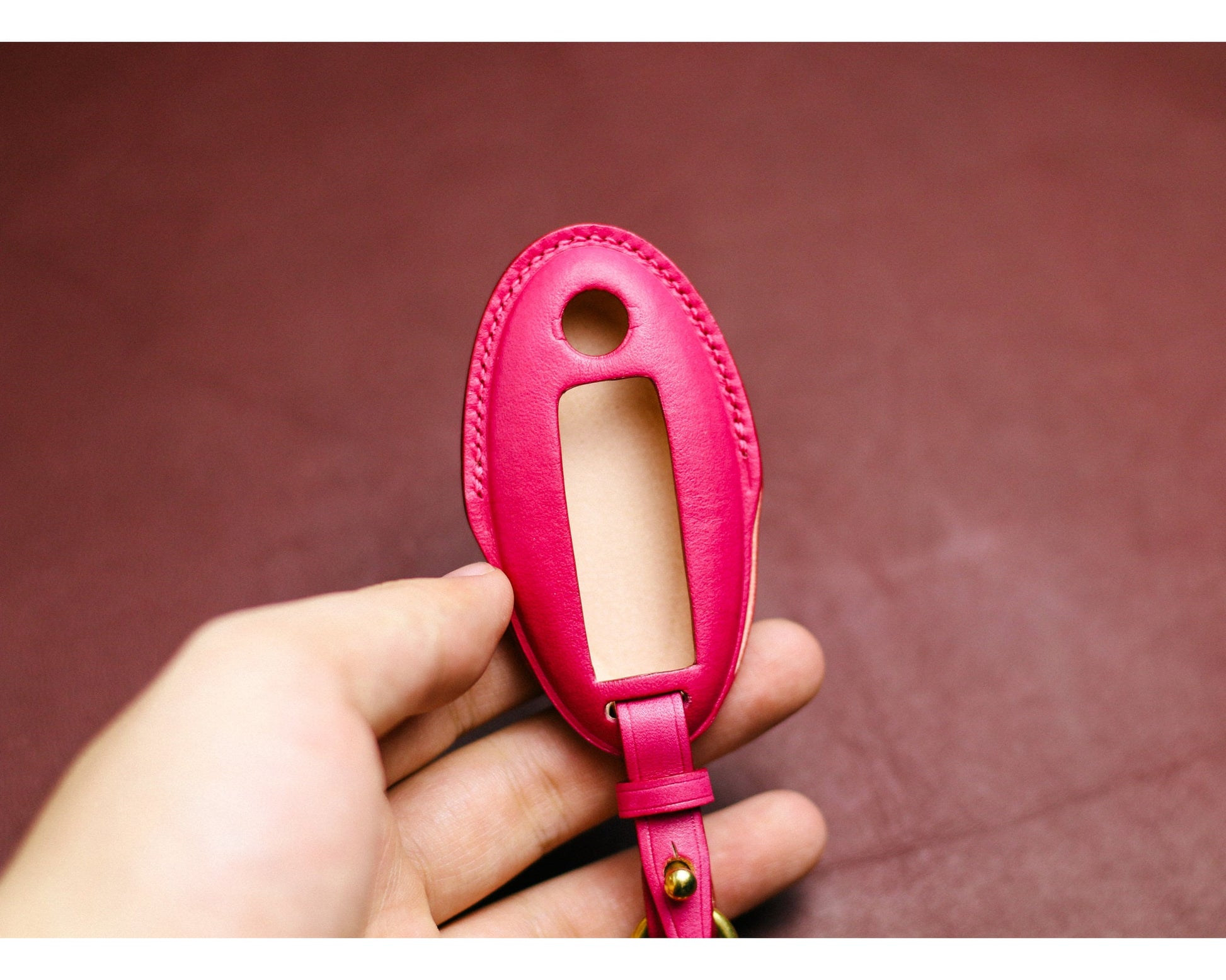 Leather key fob cover for Nissann Kicks Teana X-Trail Rogue Maxima Murano Altima 370Z Versa Sentra Pathfinder Armada Juke GT-R Cube Leaf