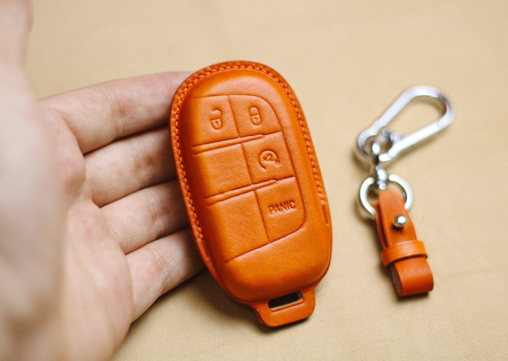 Leather key fob cover for Grand Cherokee Compass Chryslerr 300 200 Dodgee Challenger Charger Dart Durango Ramm Accessories Dodgee