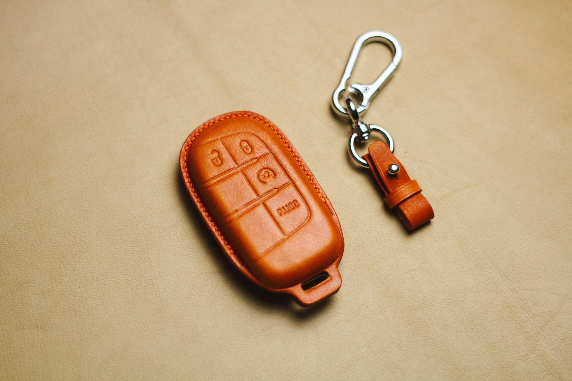Leather key fob cover for Dodgee Chryslerr 200 Ramm 300C Charger Journey Challenge Dart Durango Renegade Accessories for Ramm Dodger Fiatt