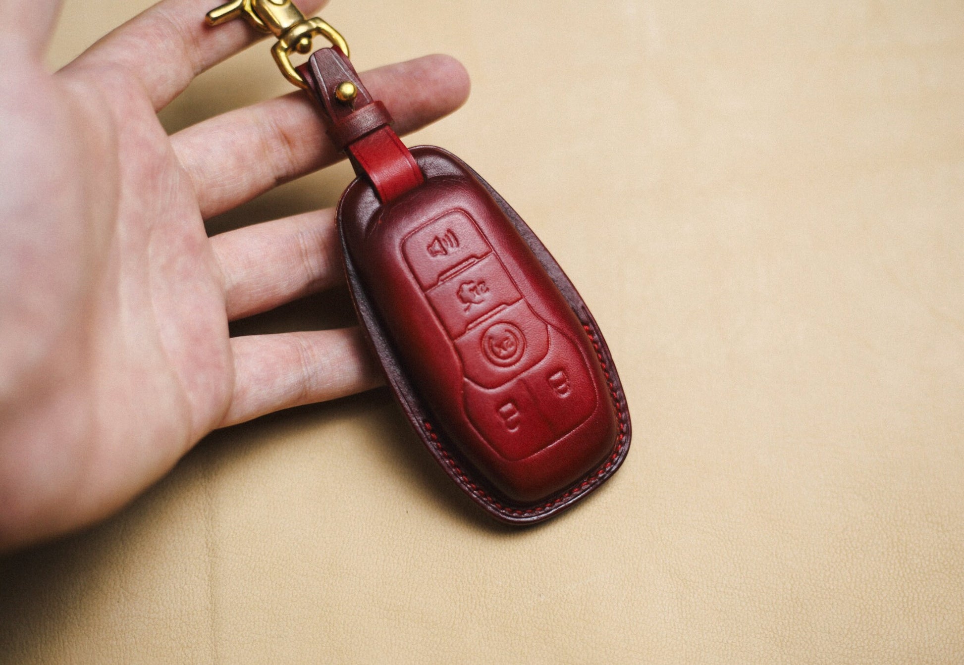 Leather Key Fob Cover For Mustang 3 4 5 Buttons Fusion Fob Mondeo Mustang F150 Explorer Edge S Max Mondeo Galaxy MKZ MkC Key Fob Cover