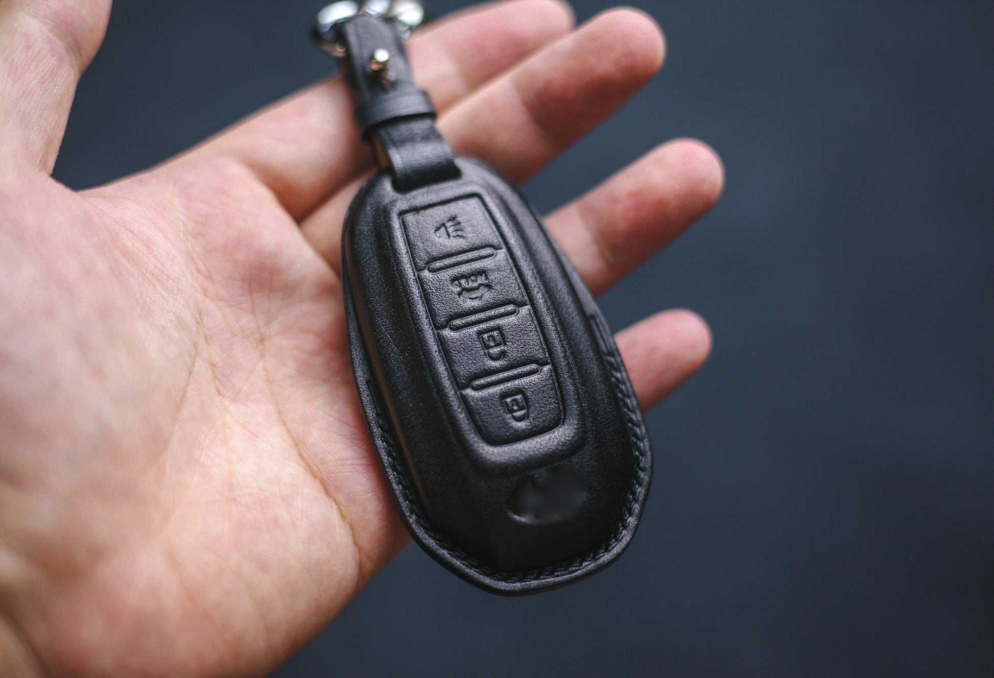 Leather Car Key Fob Cover Fit for Infinitis 2019 2020 2021 2022 Infinitiss G35 G37 Q50 Q60 QX50 QX55 Infinitiss QX60 Personalized Keychain