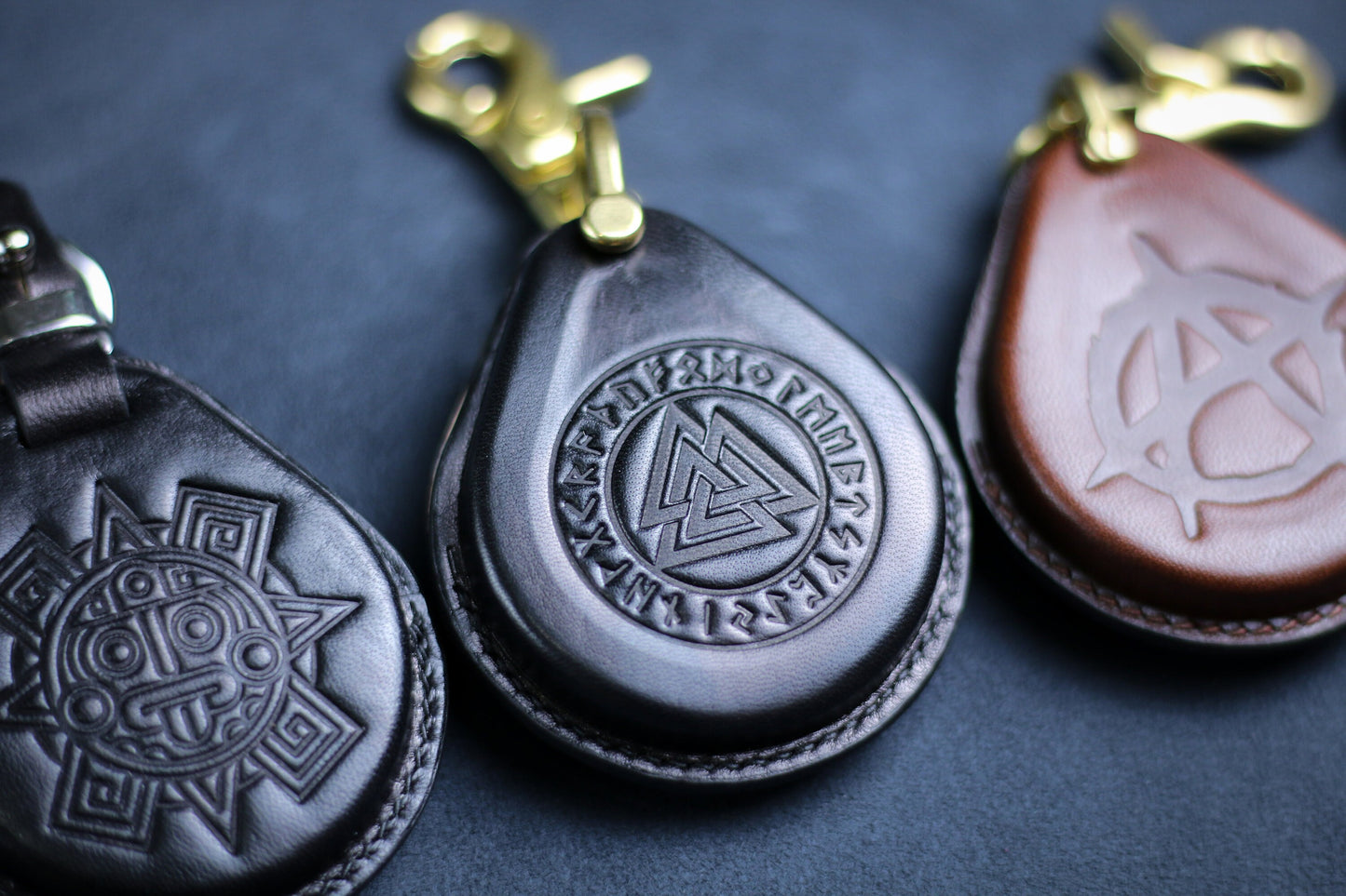 Leather Key Cover for Harley Key Fob Key Case Keychain Remote Cases for x48 1200 883 Deluxe Street Glide CVO Remote Holder With Skull Emblem