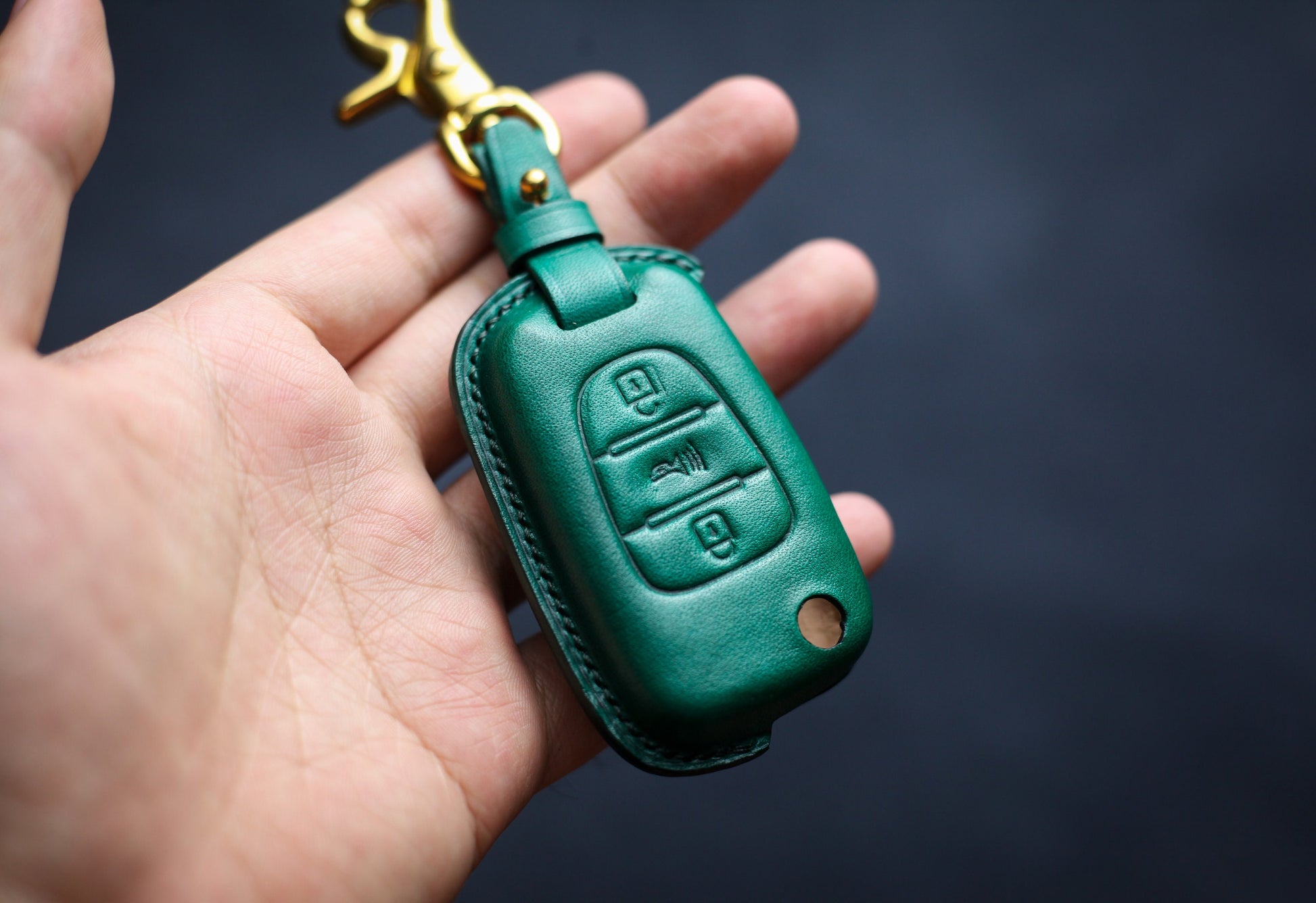 Leather Key Fob Cover For Porschee 2004 2005 2006 Cayenne GTS 2007 2008 2009 2010 2011 Porsches flip key 3 4 buttons Cayenne Remote Holder