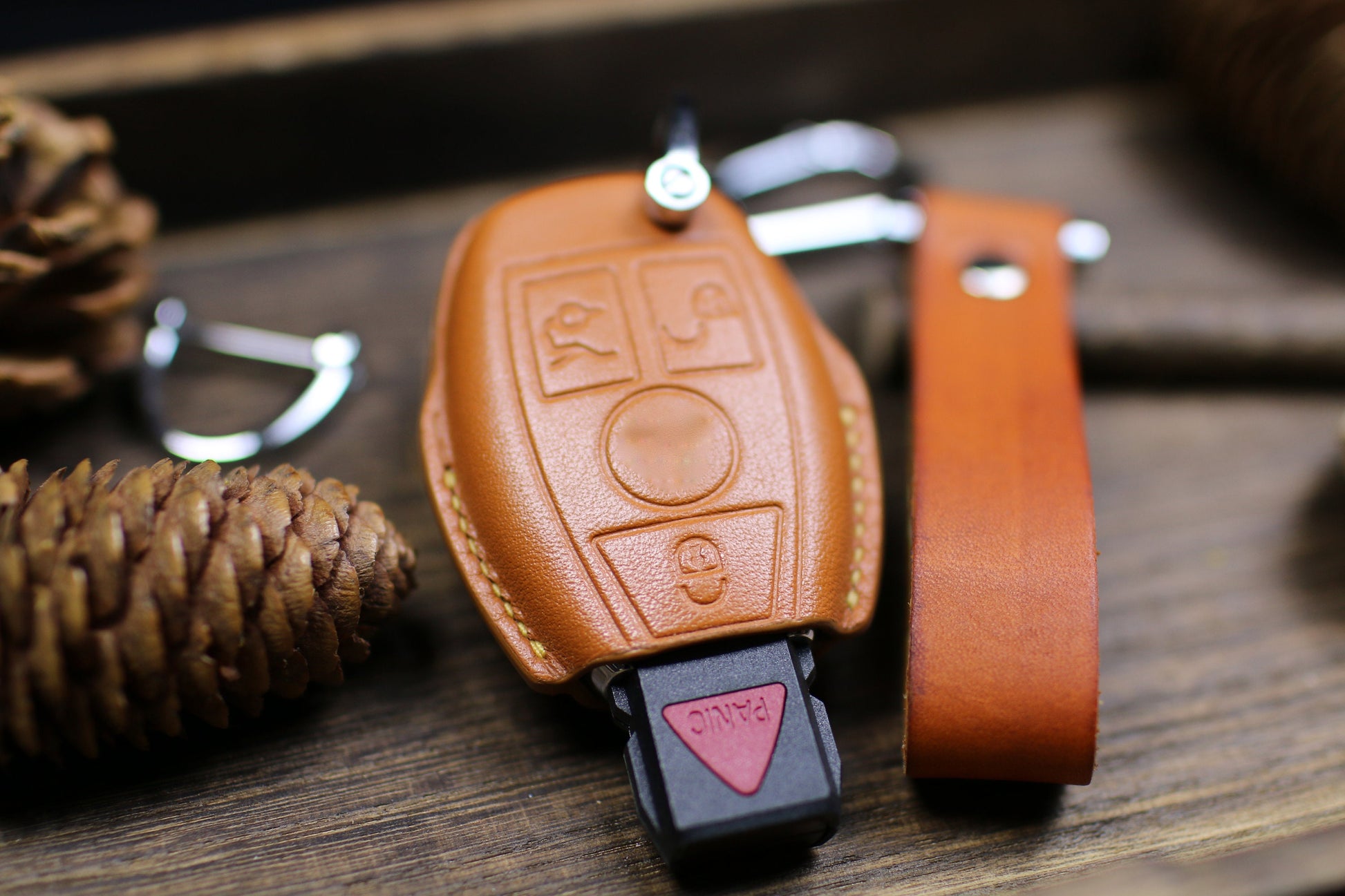 Key Fob Cover For 2023 C300 2022 Glc 2020 Gla Key EQS SL 63 Amg EQE EQb c s Class S500 S600 S680 Leather Cover Remote Holder Keychain