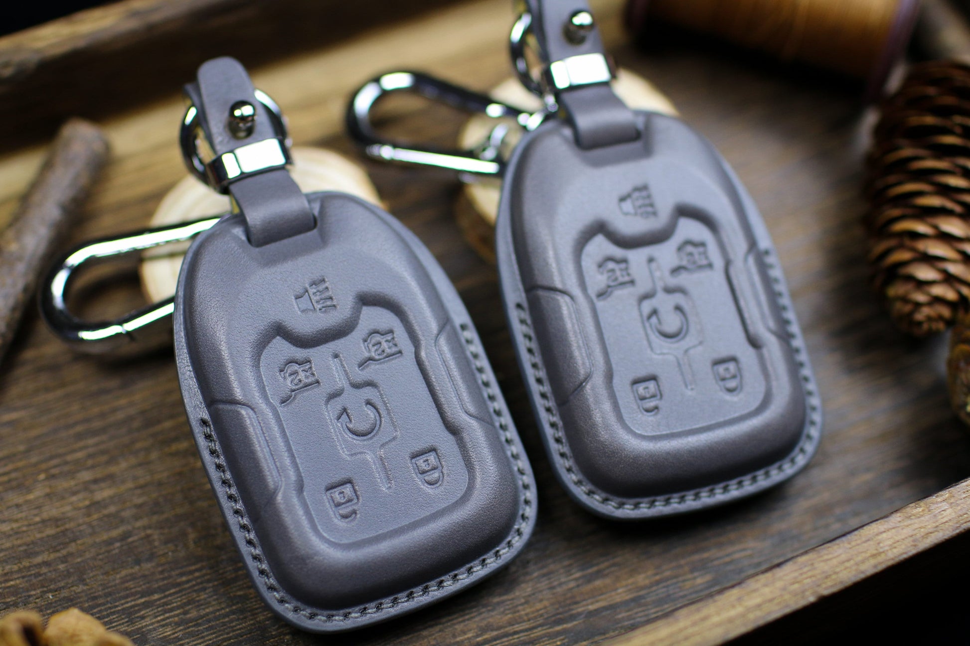 Leather Key Fob Cover Case for Tahoe 2024 Sierra 1500 AT4 Yukon 2023 Sierra Acadia 2022 Denali Colorado Remote Holder Keychains Remote Case