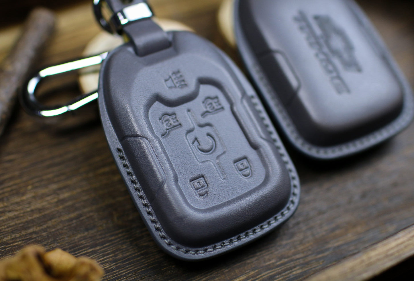 Leather Key Fob Cover Case for Tahoe 2024 Sierra 1500 AT4 Yukon 2023 Sierra Acadia 2022 Denali Colorado Remote Holder Keychains Remote Case