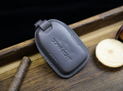 Leather Key Fob Cover Case for Tahoe 2024 Sierra 1500 AT4 Yukon 2023 Sierra Acadia 2022 Denali Colorado Remote Holder Keychains Remote Case