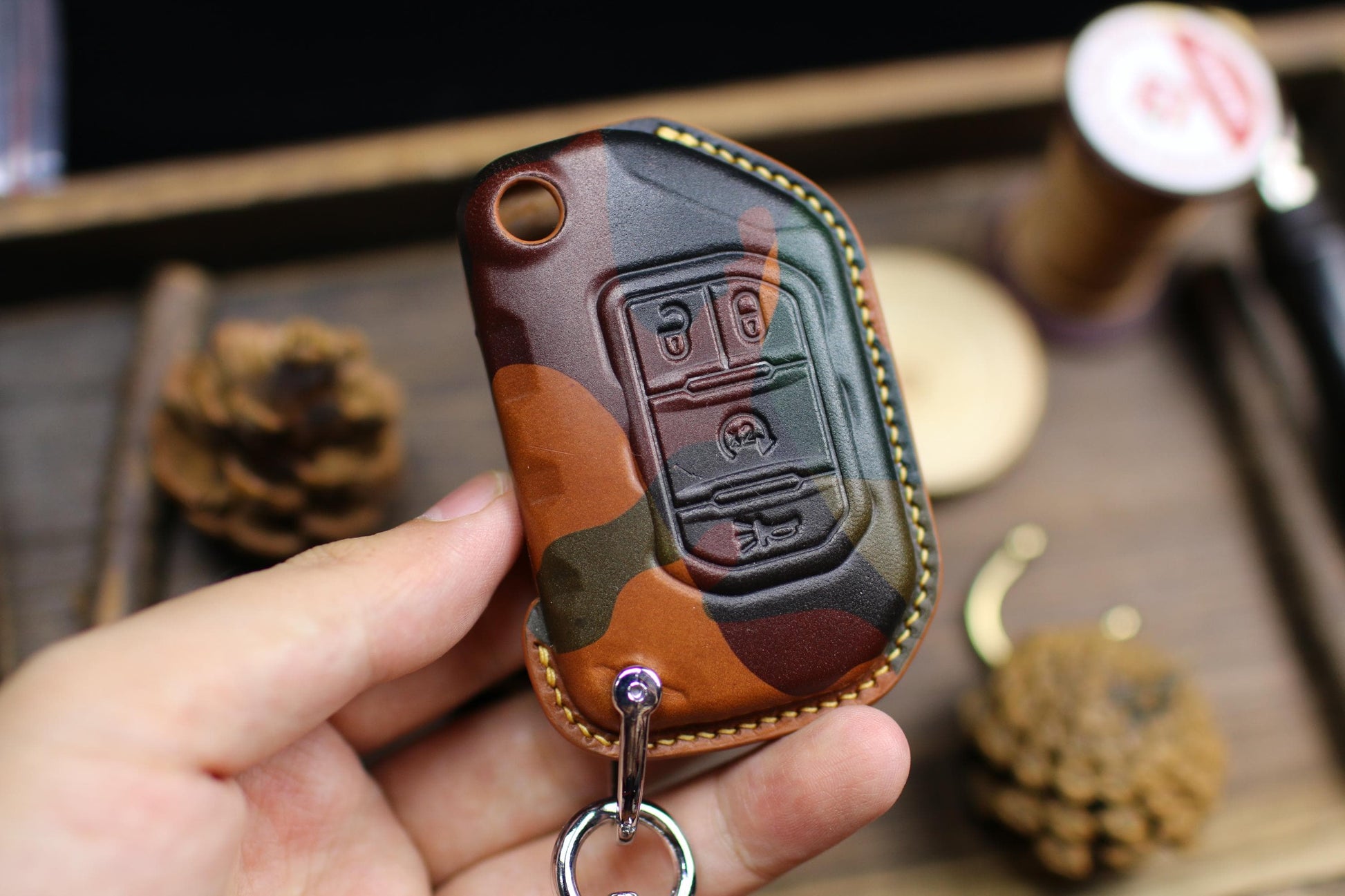 Army Style Key Cover For Wrangler Leather Fob Cover Key Case Dodgee Cherokee L Ramm Grand Renegade Wagoneer Rubicon Sahara JK JL Smart Key