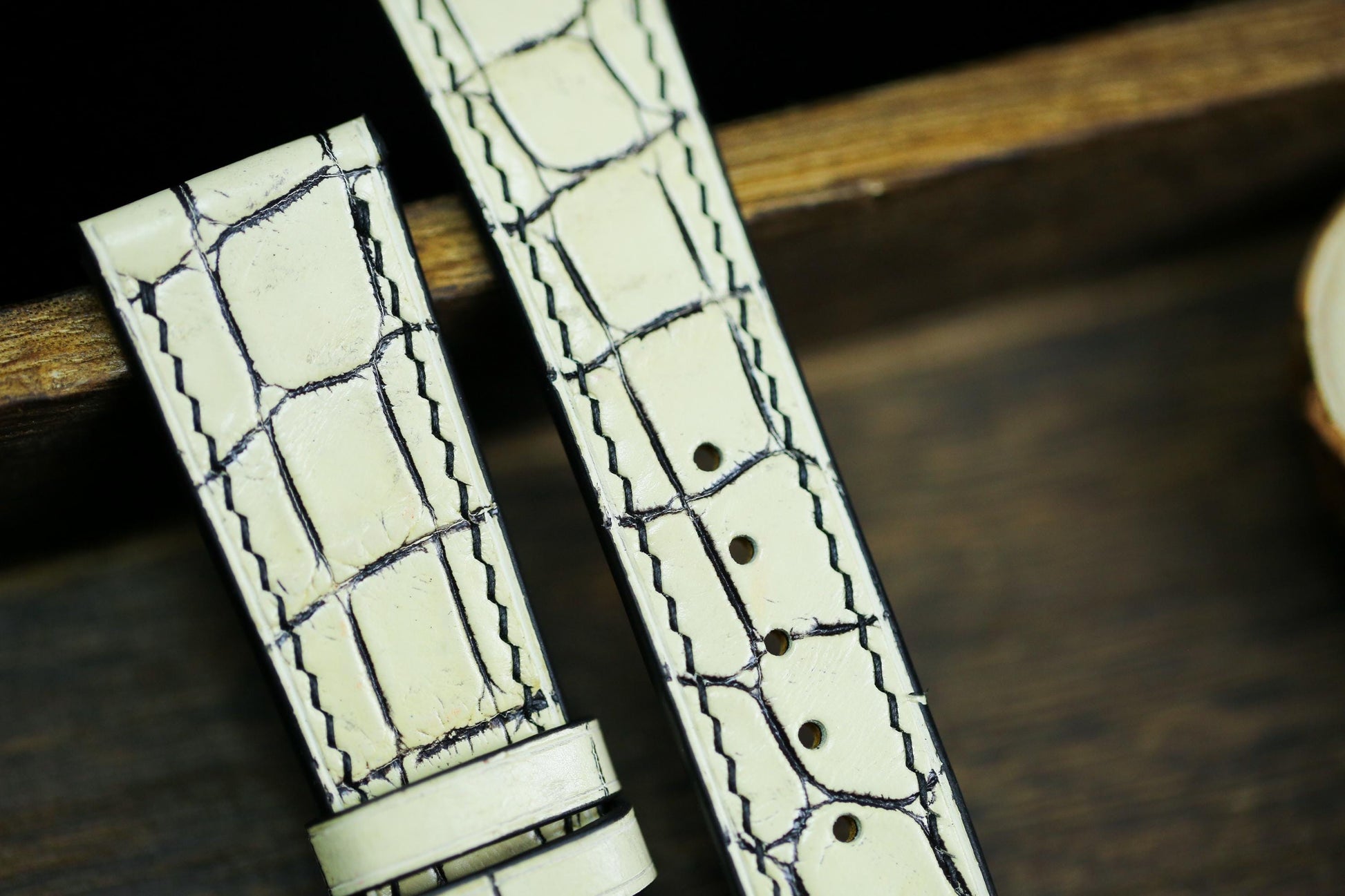 Slim Form White Cream Black Alligator Leather Watch Strap 24mm 22mm 20mm Leather Watch Band White Leather 18mm 16mm 14mm Deployant Clasp